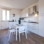 Lora Luxury Suite 4, Free Private Parking, Self Check-In Apartment Como
