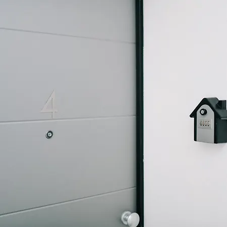 Lora Feathers Suite, Free Parking, Self Check In,4 * Como