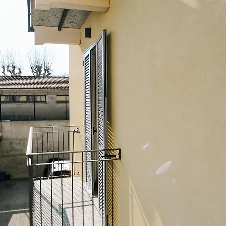 Lora Feathers Suite, Free Parking, Self Check In,4 Appartement Como