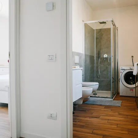 Lora Feathers Suite, Free Parking, Self Check In,4 코모