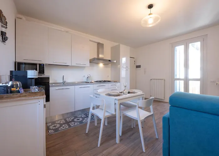 Lora Feathers Suite, Free Parking, Self Check In,4 Apartmán